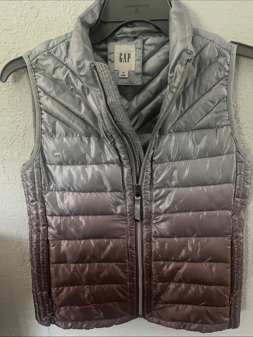 GAP Quilted Puffer Vest in Silver to Brown Ombre